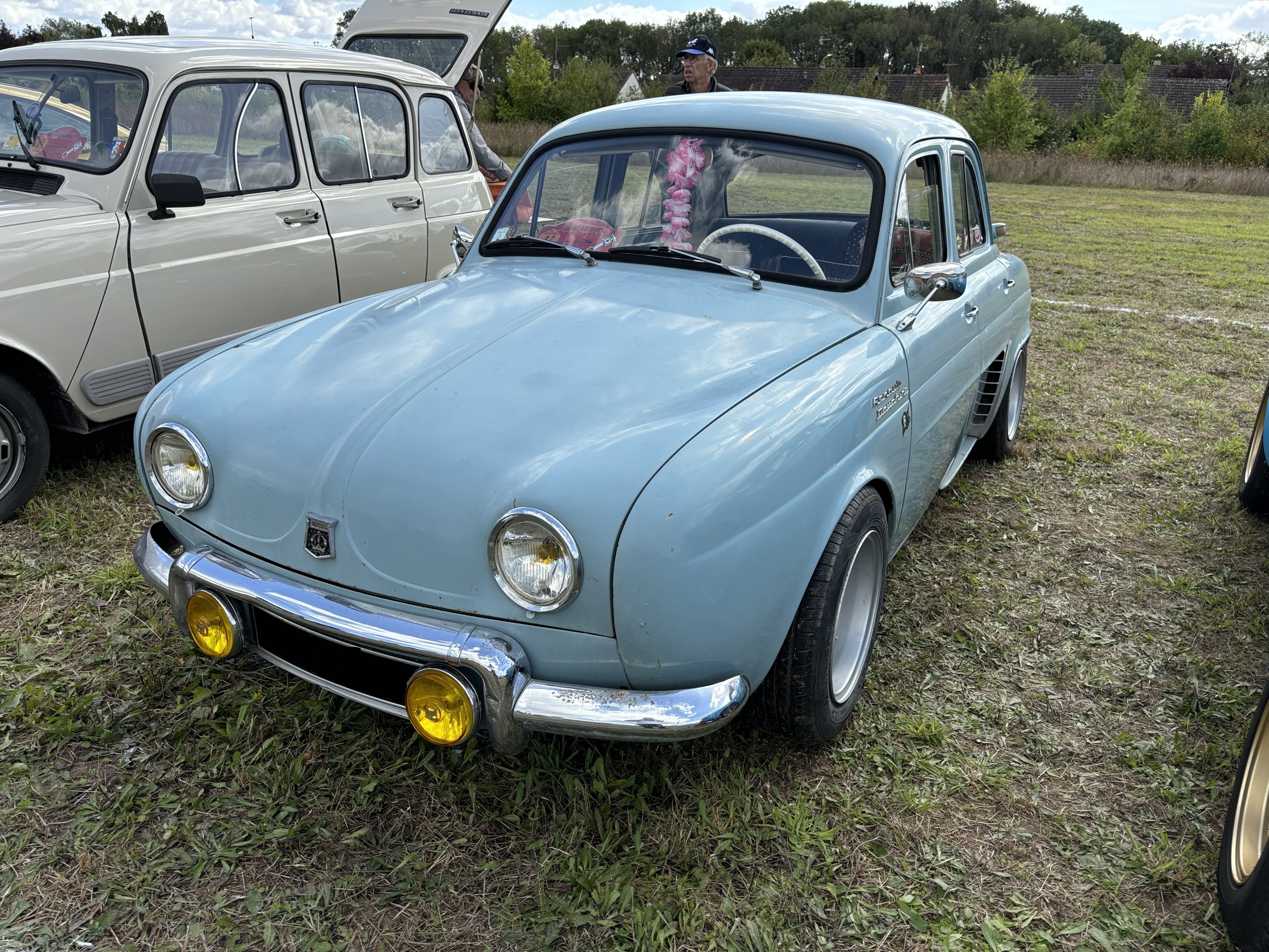 Renault dauphine 1