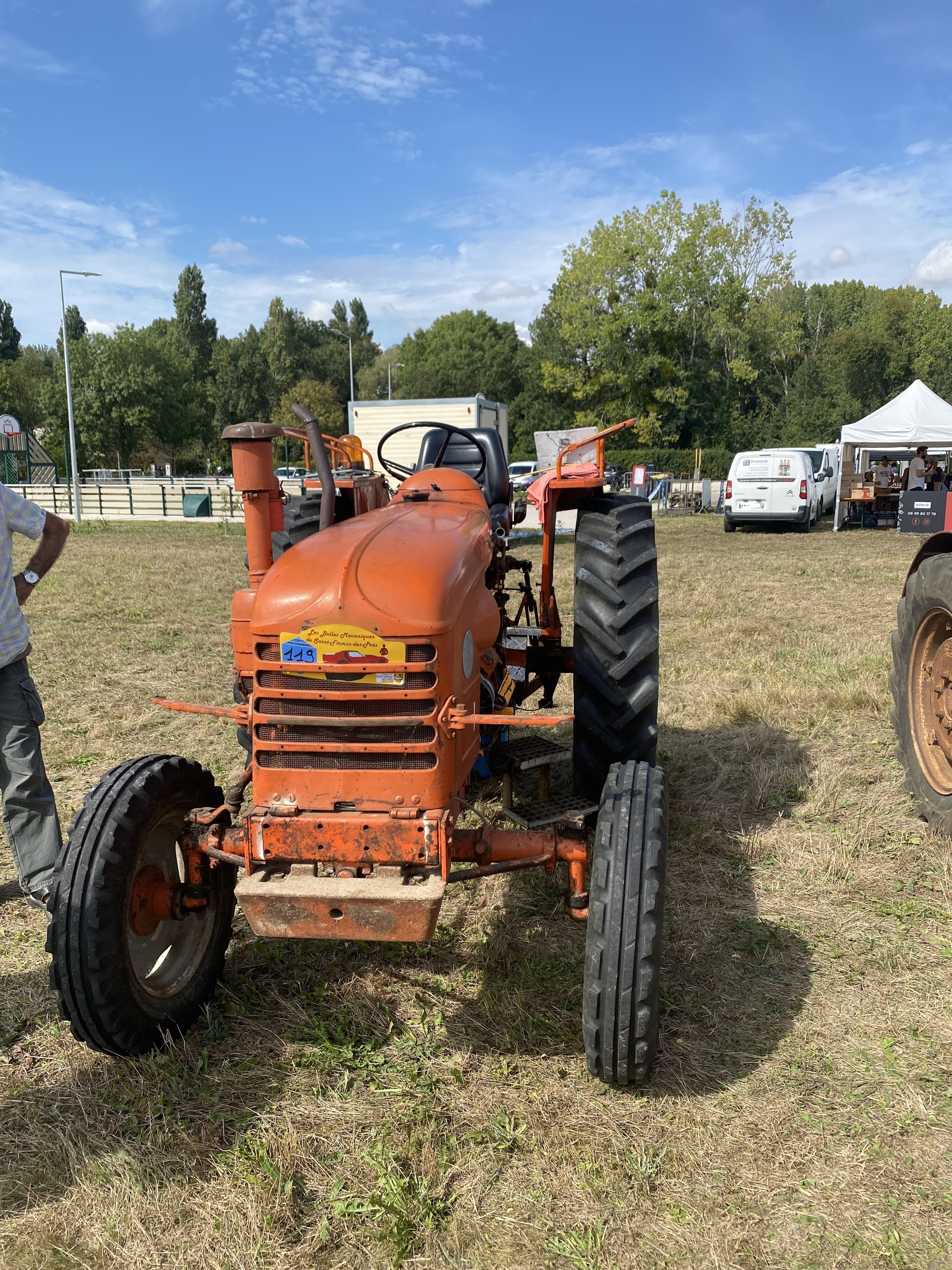 Tracteur orange